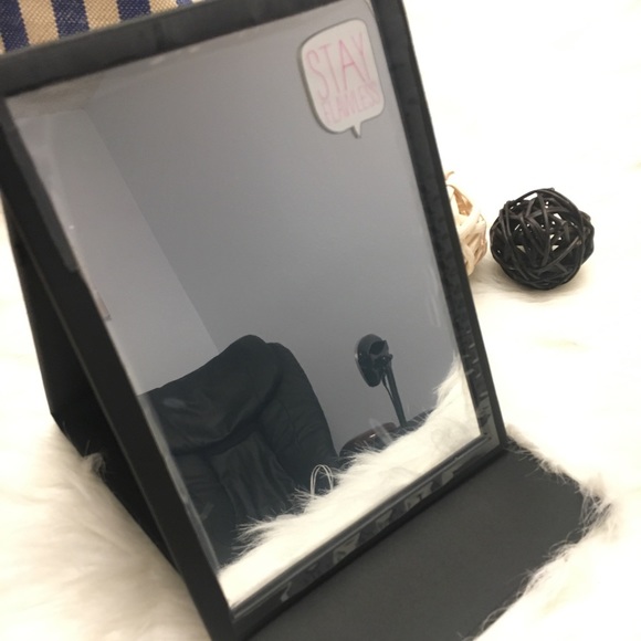 Benefit mirror - Picture 3 of 4